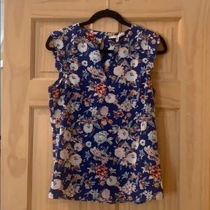 Pretty, sleeveless floral top